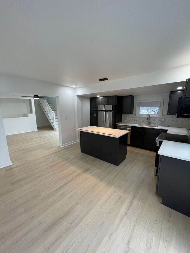 Building Photo - 107 Shoup St