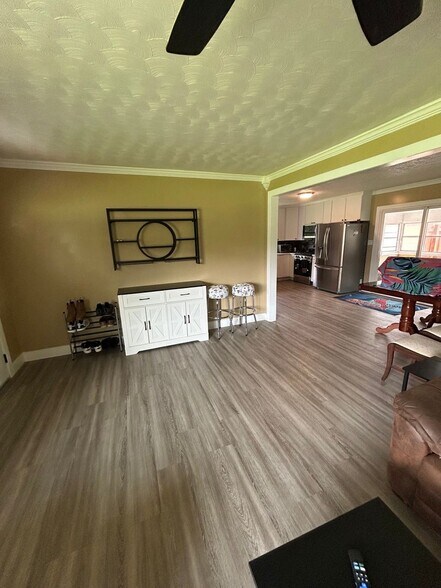 Building Photo - 1230 S Rogers St