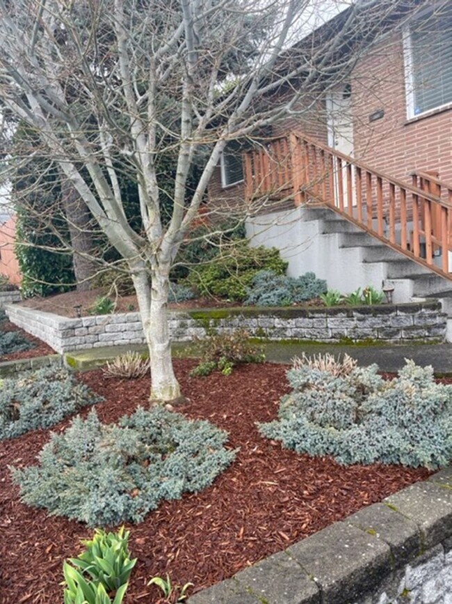 Building Photo - Beautiful 4 bedroom plus office home in Ballard
