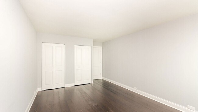 Building Photo - 1255 N Sandburg Terrace
