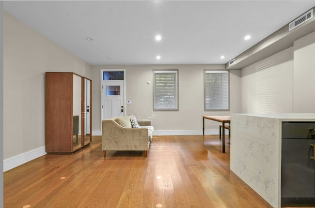 Building Photo - 312 Clifton Pl