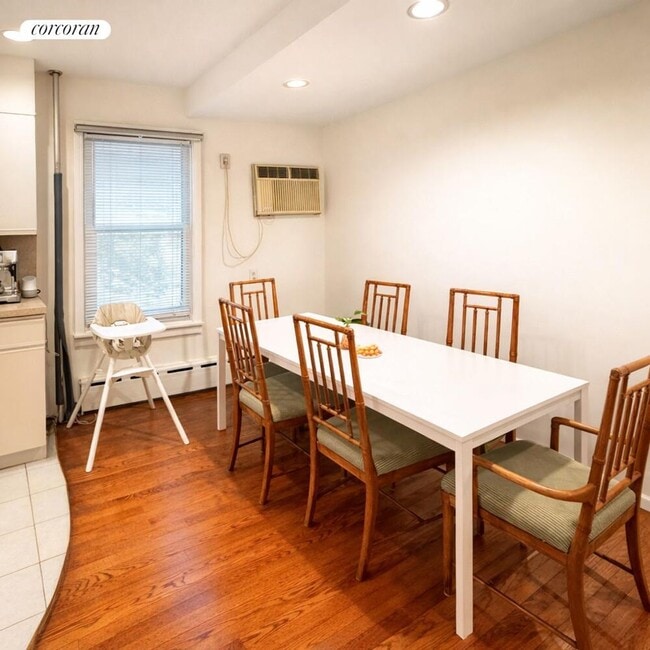 Building Photo - 38 Richardson St