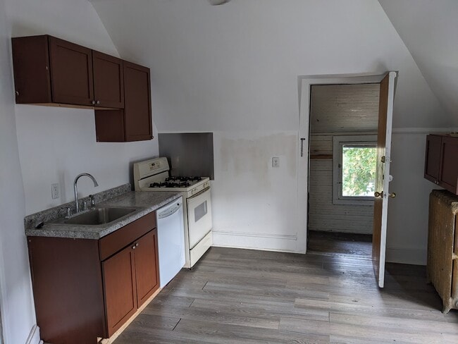 Building Photo - 2317 Harriet Avenue