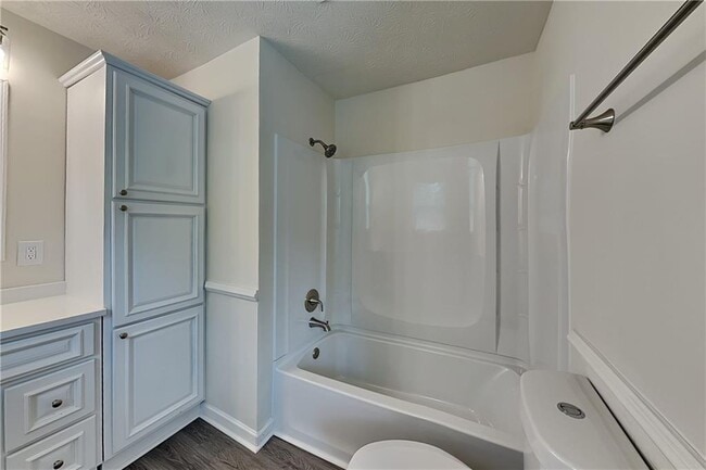 Building Photo - 607 River Bend Cir