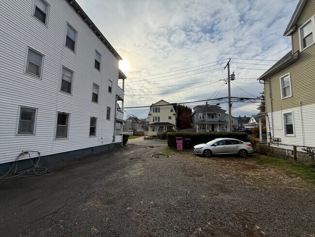 Building Photo - 174 Brentwood Ave