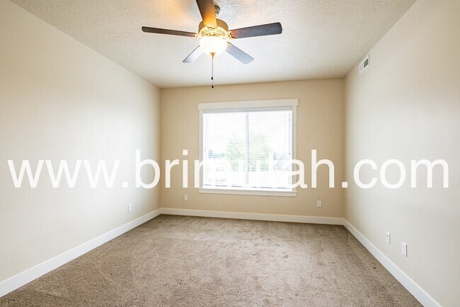 Building Photo - 4645 Locust Ln