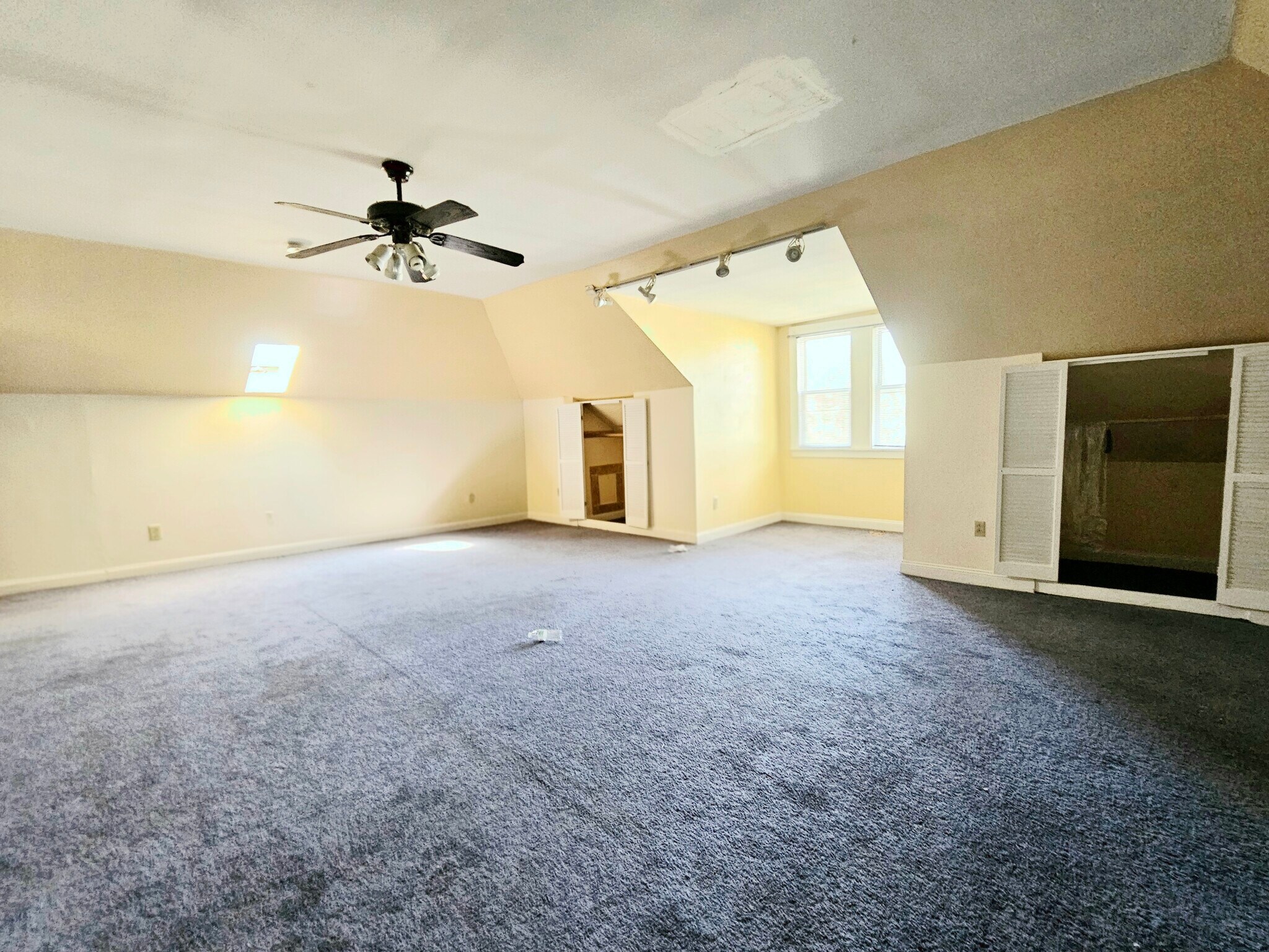 Building Photo - 243 Callender St