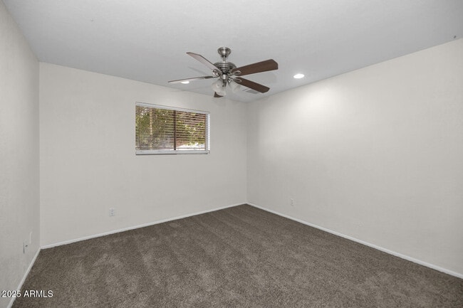 Building Photo - 439 E Malibu Dr
