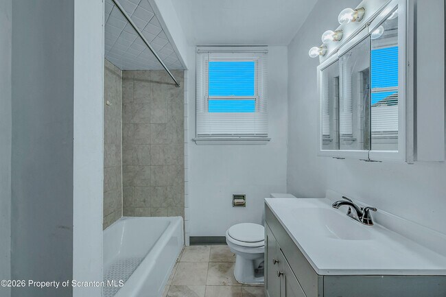 Building Photo - 396 Winola Ave