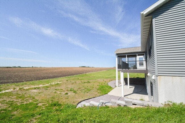 Building Photo - Luxury Country Side Living: 4 bed 3 bed St...