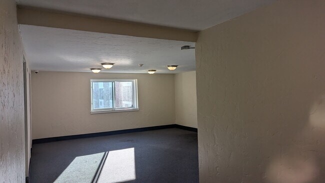 Building Photo - 215 Winter St