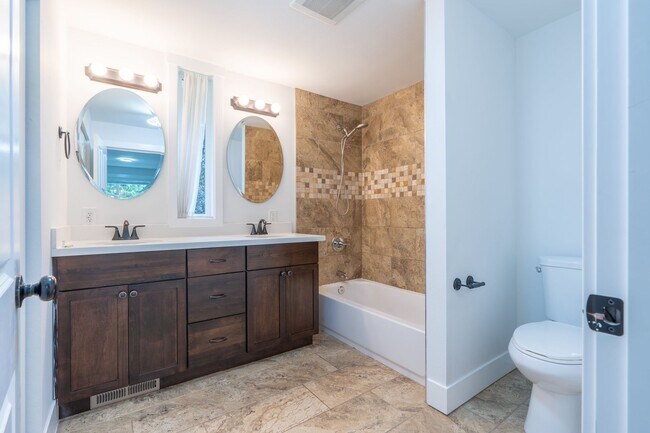Building Photo - 4bed/3bath home in Finn Hill
