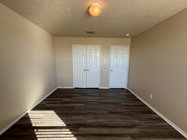 Building Photo - 3625 Clydesdale Dr