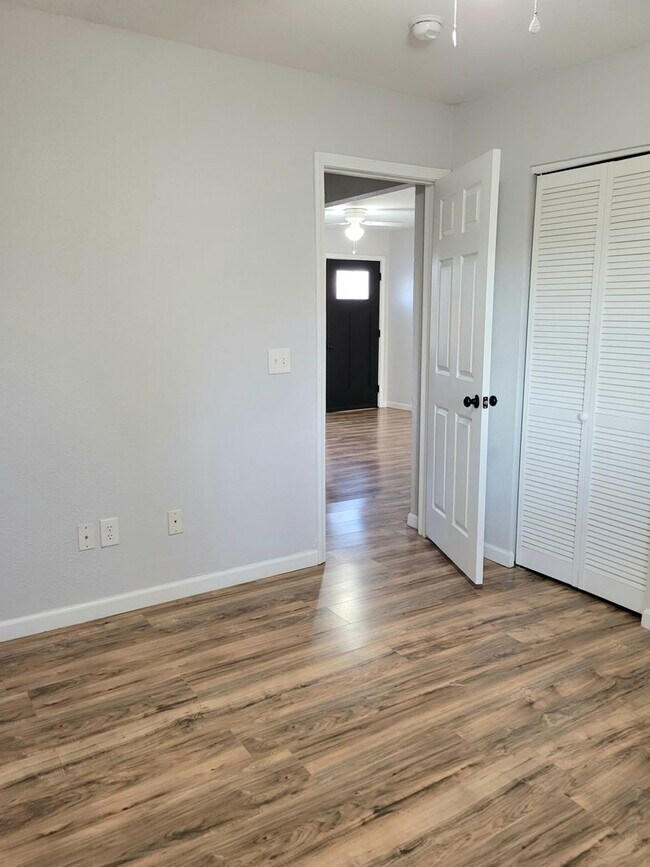 Building Photo - 4062 Bruene Ave