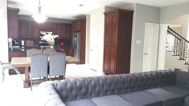 Building Photo - 1826 Pinewood Ct Dr
