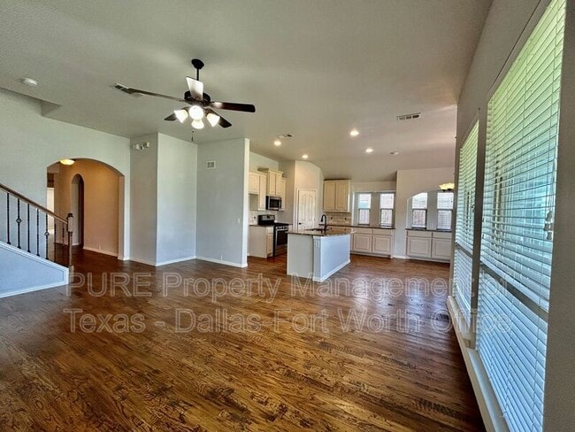 Building Photo - 511 Carnation Ln