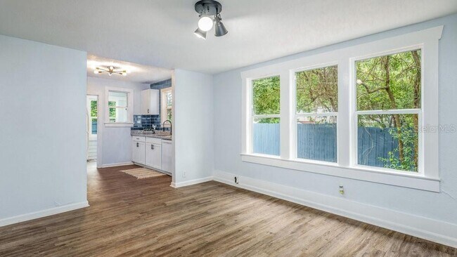 Building Photo - 912 E Carolina Ave