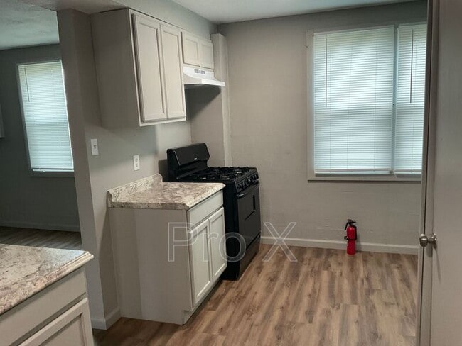 Building Photo - 304 E Park St