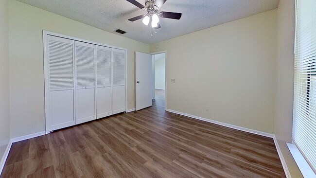 Building Photo - Spacious 4 Bedroom Home in Girvin!