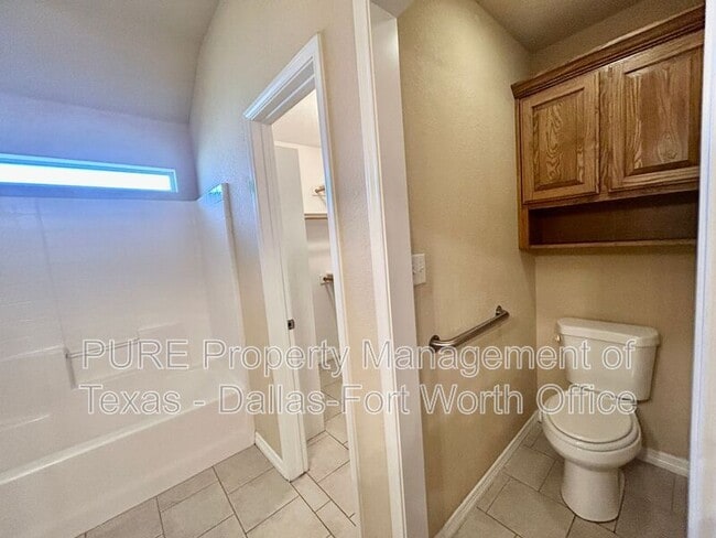 Building Photo - 208 W Franklin Ave