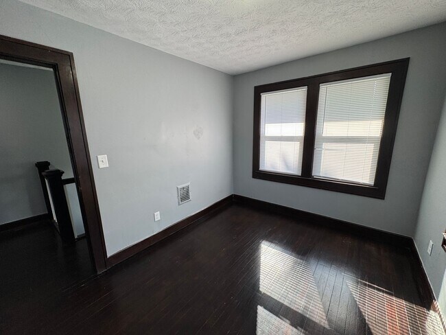 Building Photo - 712 Dequincy St