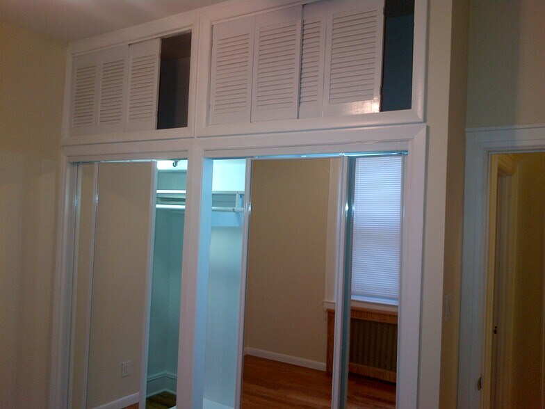 Building Photo - 1205 Ave. Y