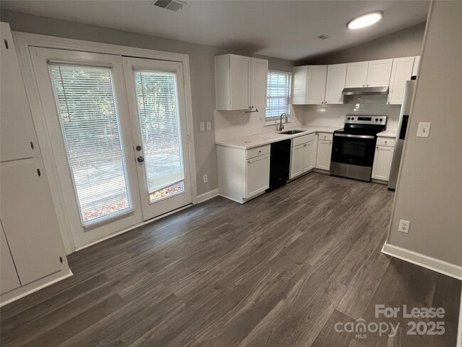 Building Photo - 6040 Sunset Chase Ln