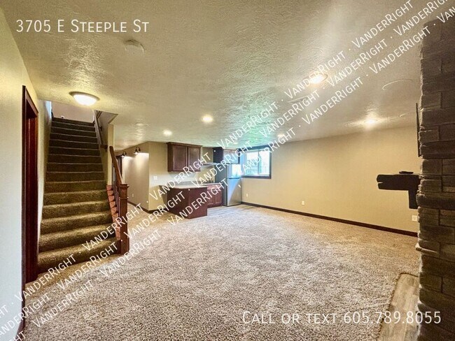 Building Photo - 3705 E Steeple St