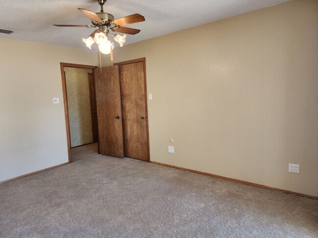 Building Photo - 516 Diamondhead Dr