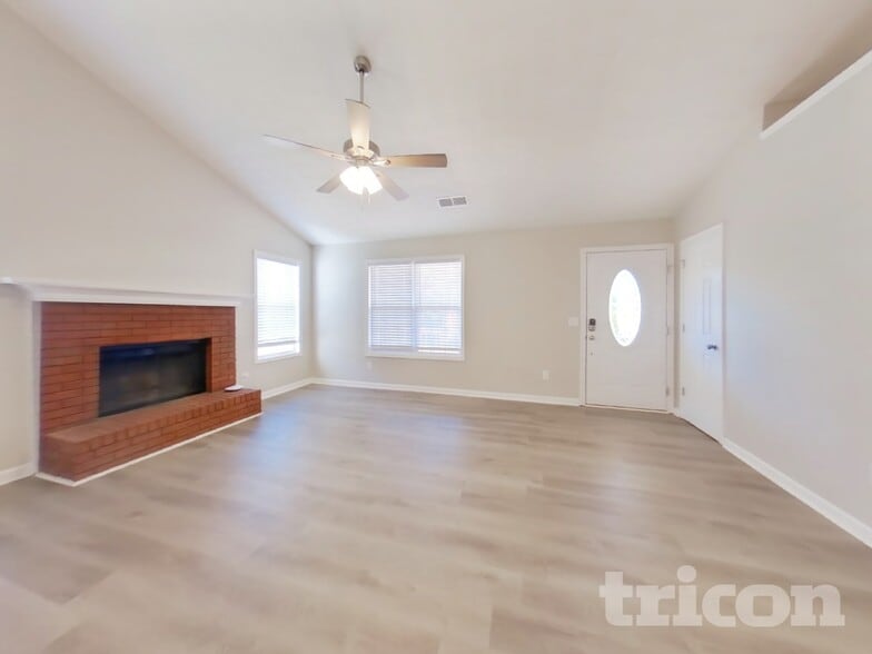 Building Photo - 20 Hillock Ct