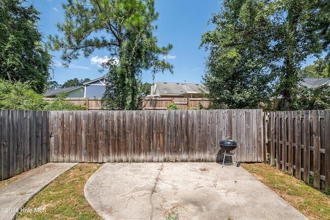Building Photo - 113 Brittany Way