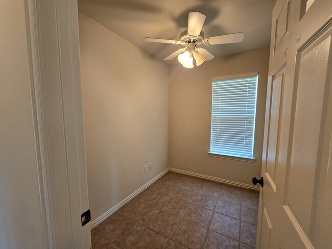 Building Photo - 15298 Wagon Wheel Cir