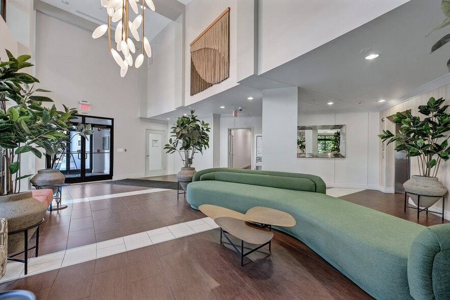 Primary Photo - Crystal City Lofts