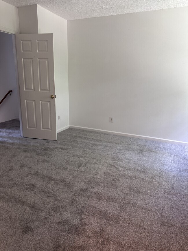 Building Photo - 118 Henley Pl