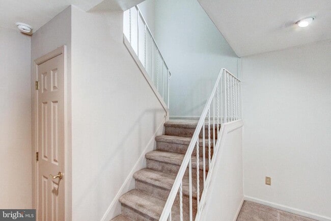 Building Photo - 204 Saratoga Ct