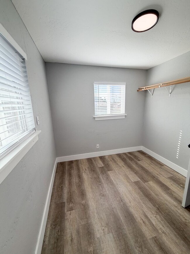 Building Photo - 2 Bedroom, 1 Bathroom Home