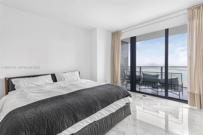 Building Photo - 650 NE 32nd St