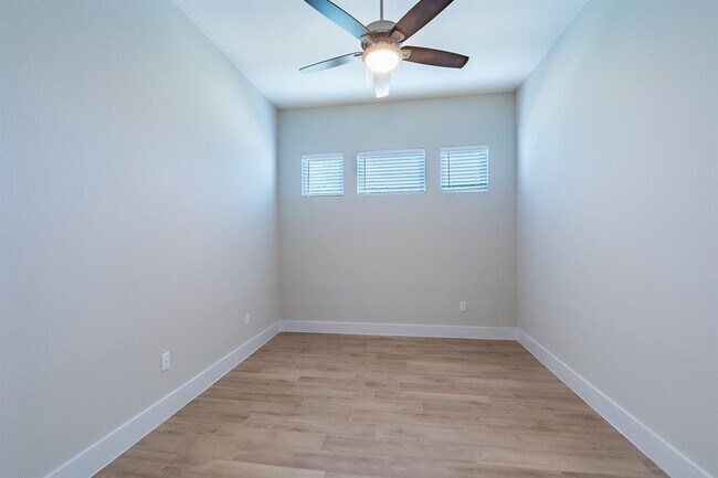 Building Photo - 1012 Heartleaf Dr