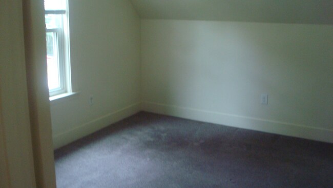 Building Photo - 818 Amesbury Rd