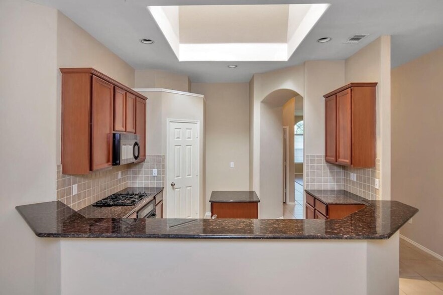 Building Photo - 5212 Westheimer Rd