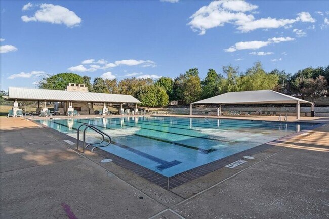 Building Photo - 15628 Interlachen Dr