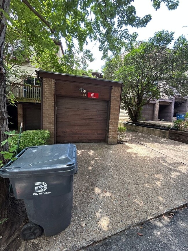 Building Photo - 7414 Fair Oaks Ave