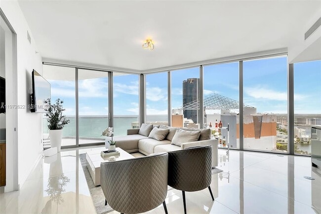 Building Photo - 18975 Collins Ave