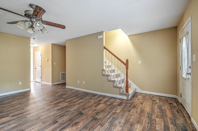 Building Photo - 132 Amanda Ln