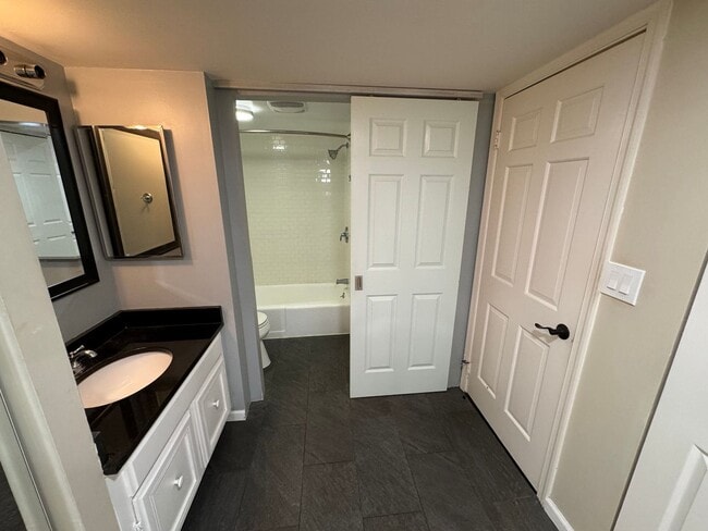 Building Photo - Spacious 2 Bed 2 Bath Condo In Vibrant The...