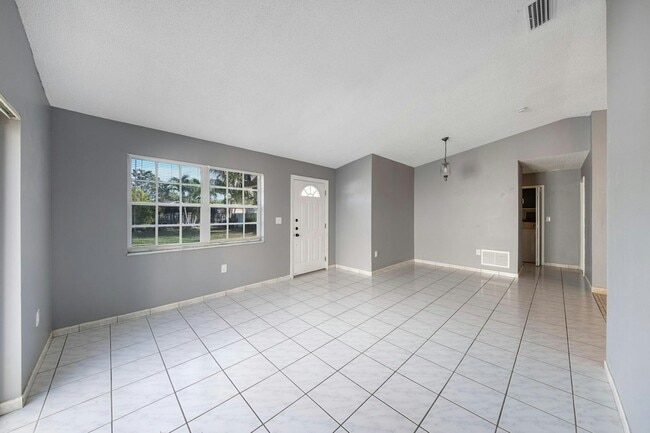 Building Photo - 2348 SW 138th Pl