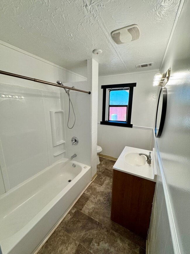 Building Photo - New Rate! Charming Country Retreat Surroun...