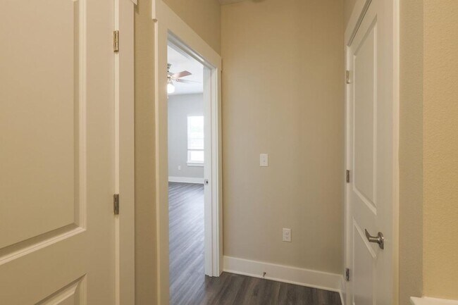 Building Photo - 328 Date Palm Ln