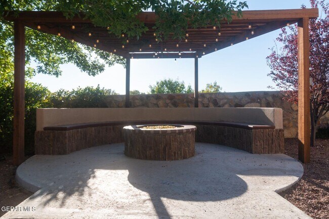 Building Photo - 7200 Kiowa Creek Dr