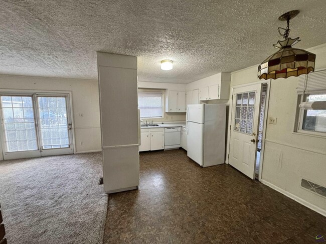 Building Photo - 501 Pinecrest Rd